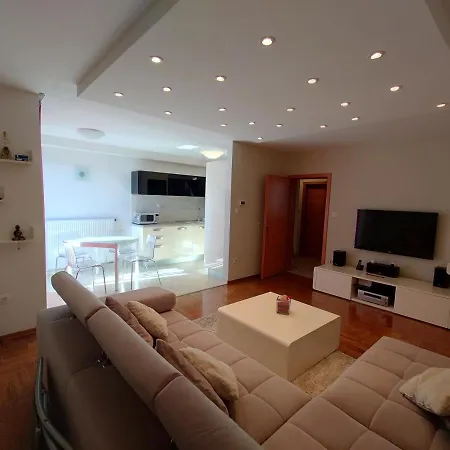Apartman Mare Nostrum**** *
